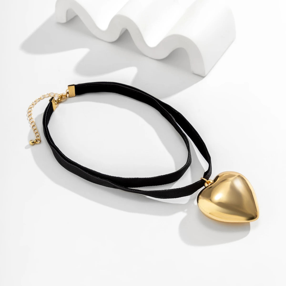 Oversized Velvet Heart Choker